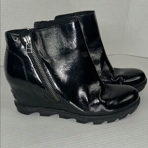 Sorel Glossy Black Ankle Boots with Zipper